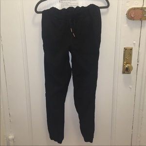 Women’s lululemon lightweight joggers
